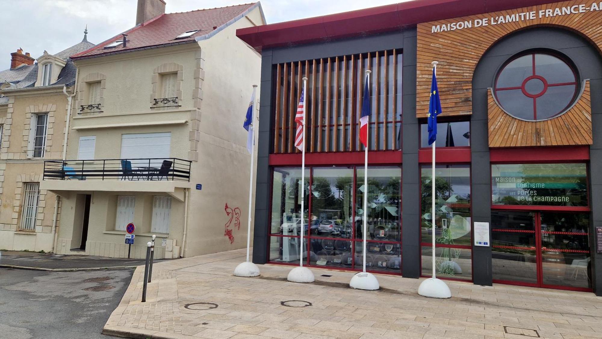 L'Hirondelle Château-Thierry Exterior foto