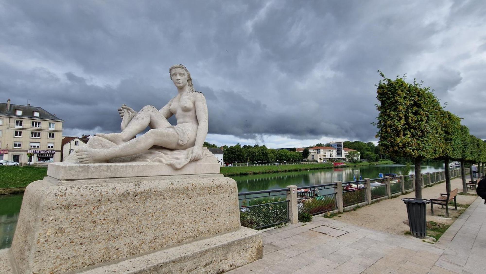 L'Hirondelle Château-Thierry Exterior foto